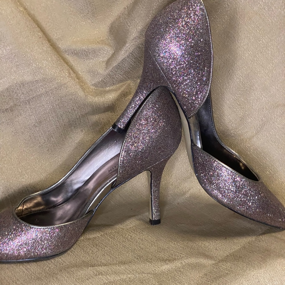 Embossed pink glitter heels
